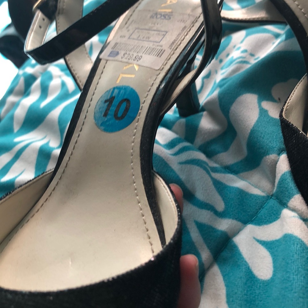Anne Klein low heel - Picture 2 of 3